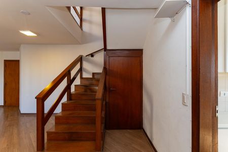 Apartamento para alugar com 246m², 3 quartos e 3 vagasEscada