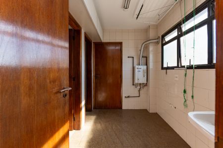 Apartamento para alugar com 246m², 3 quartos e 3 vagasÁrea de Serviço
