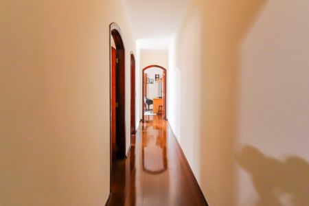 Casa à venda com 210m², 3 quartos e 3 vagasCorredor