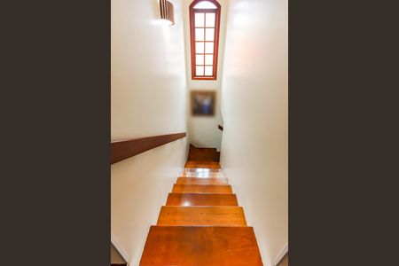 Casa à venda com 210m², 3 quartos e 3 vagasEscadas