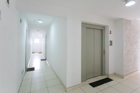 Apartamento para alugar com 32m², 1 quarto e 1 vaga Apartamento para alugar com 32m², 1 quarto e 1 vagaHall - Elevador