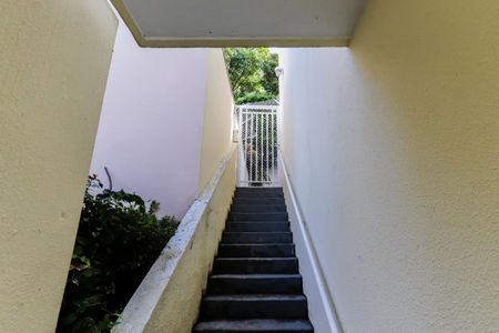 Casa de condomínio à venda com 220m², 3 quartos e 2 vagasQuintal