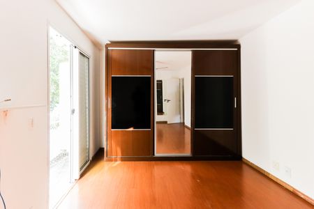 Casa de condomínio à venda com 220m², 3 quartos e 2 vagas Casa de condomínio à venda com 220m², 3 quartos e 2 vagasQuarto 2 - Suíte