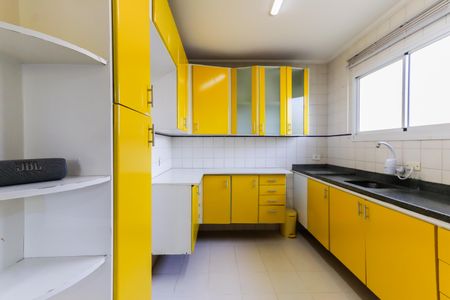 Casa de condomínio à venda com 220m², 3 quartos e 2 vagas Casa de condomínio à venda com 220m², 3 quartos e 2 vagasCozinha