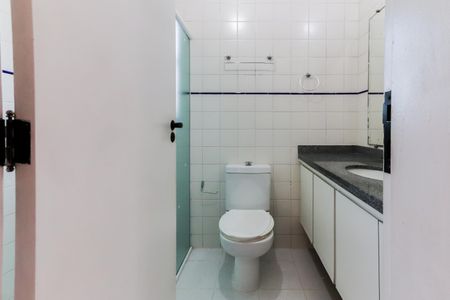 Casa de condomínio à venda com 220m², 3 quartos e 2 vagasBanheiro Social