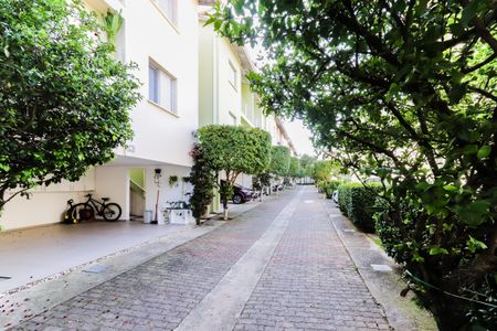 Casa de condomínio à venda com 220m², 3 quartos e 2 vagas Casa de condomínio à venda com 220m², 3 quartos e 2 vagasÁrea comum