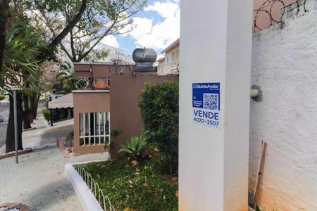Casa de condomínio à venda com 220m², 3 quartos e 2 vagasFachada - Plaquinha