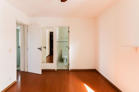 Casa de condomínio à venda com 220m², 3 quartos e 2 vagas Casa de condomínio à venda com 220m², 3 quartos e 2 vagasQuarto 2 - Suíte