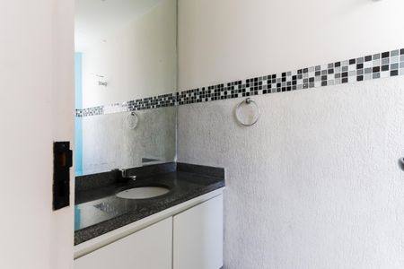 Casa de condomínio à venda com 220m², 3 quartos e 2 vagas Casa de condomínio à venda com 220m², 3 quartos e 2 vagasLavabo