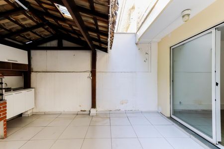 Casa de condomínio à venda com 220m², 3 quartos e 2 vagas Casa de condomínio à venda com 220m², 3 quartos e 2 vagasÁrea gourmet