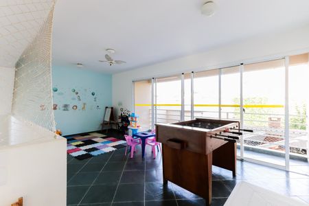 Casa de condomínio à venda com 220m², 3 quartos e 2 vagas Casa de condomínio à venda com 220m², 3 quartos e 2 vagasBrinquedoteca