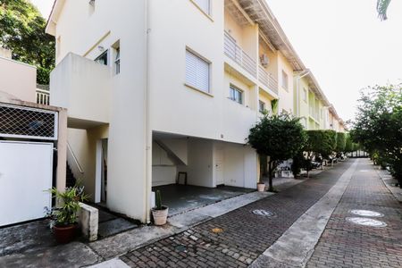 Casa de condomínio à venda com 220m², 3 quartos e 2 vagasGaragem