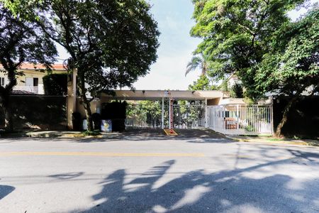 Casa de condomínio à venda com 220m², 3 quartos e 2 vagasFachada - Plaquinha