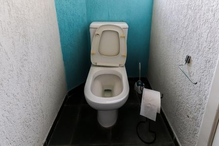 Casa de condomínio à venda com 220m², 3 quartos e 2 vagasLavabo