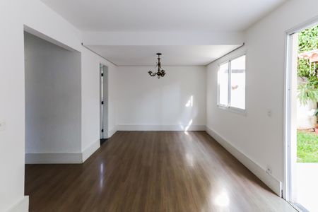 Sala de casa de condomínio para alugar com 3 quartos, 220m² em Vila São Silvestre, São Paulo