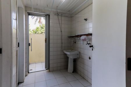 Casa de condomínio à venda com 220m², 3 quartos e 2 vagasLavanderia