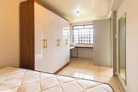 Quarto de casa para alugar com 1 quarto, 36m² em Campo Comprido, Curitiba