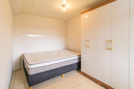 Quarto de casa para alugar com 1 quarto, 36m² em Campo Comprido, Curitiba