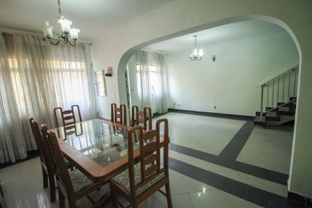 Casa à venda com 4 quartos, 200m² em Vila Maria Zélia, São Paulo