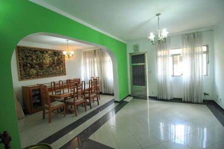 Casa à venda com 4 quartos, 200m² em Vila Maria Zélia, São Paulo