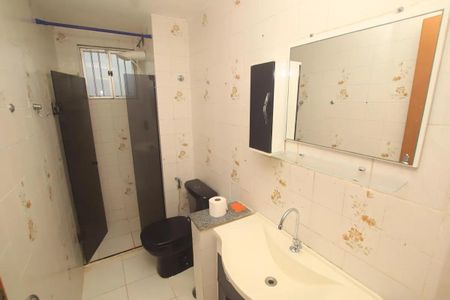 Banheiro  de casa para alugar com 2 quartos, 47m² em Conjunto Residencial José Bonifácio, São Paulo