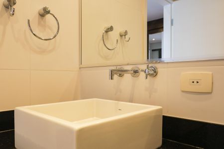 Apartamento para alugar com 100m², 2 quartos e 2 vagas Apartamento para alugar com 100m², 2 quartos e 2 vagasBanheiro da Suíte 2