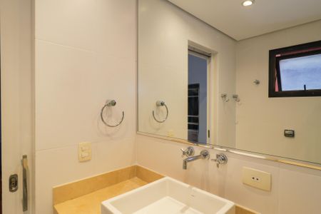 Apartamento para alugar com 100m², 2 quartos e 2 vagas Apartamento para alugar com 100m², 2 quartos e 2 vagasBanheiro da Suíte 1