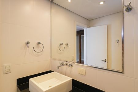 Apartamento para alugar com 100m², 2 quartos e 2 vagas Apartamento para alugar com 100m², 2 quartos e 2 vagasBanheiro da Suíte 2