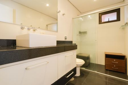 Apartamento para alugar com 100m², 2 quartos e 2 vagas Apartamento para alugar com 100m², 2 quartos e 2 vagasBanheiro da Suíte 2