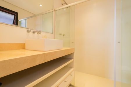 Apartamento para alugar com 100m², 2 quartos e 2 vagas Apartamento para alugar com 100m², 2 quartos e 2 vagasBanheiro da Suíte 1