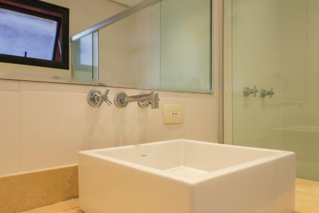 Apartamento para alugar com 100m², 2 quartos e 2 vagas Apartamento para alugar com 100m², 2 quartos e 2 vagasBanheiro da Suíte 1