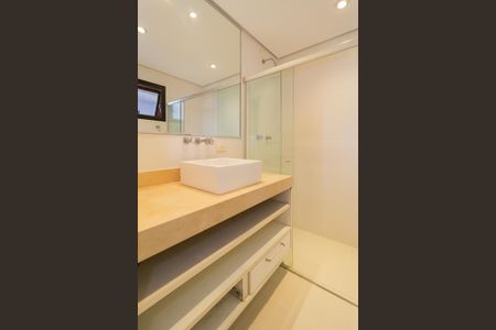 Apartamento para alugar com 100m², 2 quartos e 2 vagas Apartamento para alugar com 100m², 2 quartos e 2 vagasBanheiro da Suíte 1