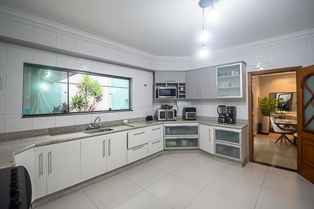 Casa à venda com 296m², 4 quartos e 4 vagasCozinha