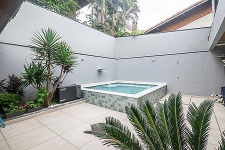 Casa à venda com 296m², 4 quartos e 4 vagasPiscina