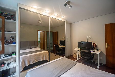 Casa à venda com 296m², 4 quartos e 4 vagasQuarto Suíte