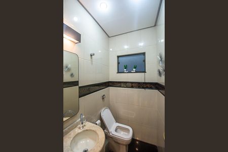 Casa à venda com 296m², 4 quartos e 4 vagasLavabo