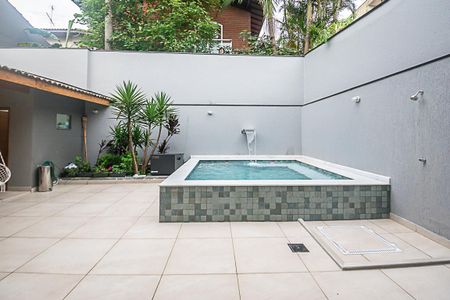 Casa à venda com 296m², 4 quartos e 4 vagasPiscina