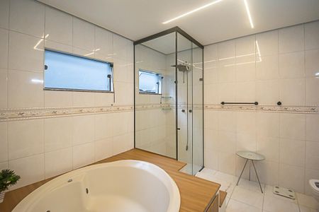 Casa à venda com 296m², 4 quartos e 4 vagasBanheiro da Suíte 3