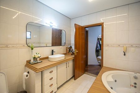 Casa à venda com 296m², 4 quartos e 4 vagasBanheiro da Suíte 3