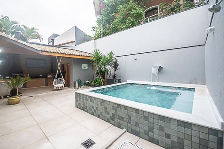 Casa à venda com 296m², 4 quartos e 4 vagasPiscina