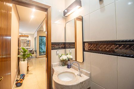 Casa à venda com 296m², 4 quartos e 4 vagasLavabo