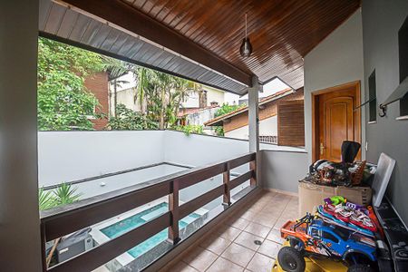 Casa à venda com 296m², 4 quartos e 4 vagasSacada do Quarto 2 e 3 - Suíte