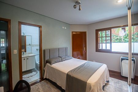 Casa à venda com 296m², 4 quartos e 4 vagasQuarto Suíte