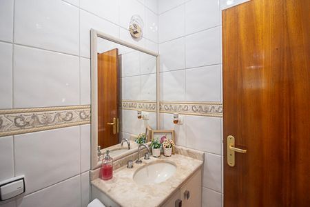 Casa à venda com 296m², 4 quartos e 4 vagasBanheiro da Suíte 2