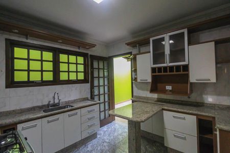 Casa à venda com 270m², 4 quartos e 6 vagas Casa à venda com 270m², 4 quartos e 6 vagasCozinha