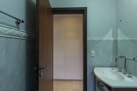 Casa à venda com 270m², 4 quartos e 6 vagas Casa à venda com 270m², 4 quartos e 6 vagasBanheiro