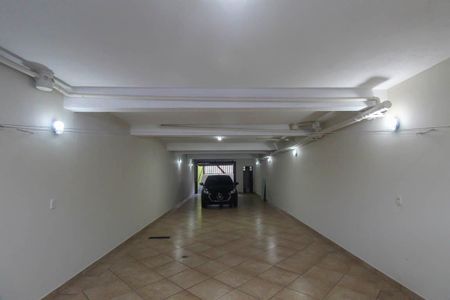 Casa à venda com 270m², 4 quartos e 6 vagas Casa à venda com 270m², 4 quartos e 6 vagasGaragem