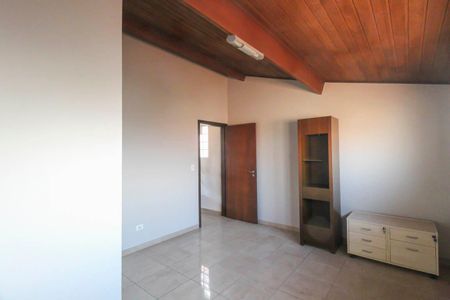 Casa à venda com 270m², 4 quartos e 6 vagas Casa à venda com 270m², 4 quartos e 6 vagasQuarto 3