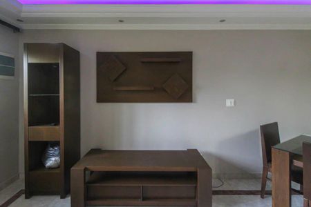 Casa à venda com 270m², 4 quartos e 6 vagas Casa à venda com 270m², 4 quartos e 6 vagasSala