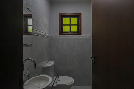 Casa à venda com 270m², 4 quartos e 6 vagas Casa à venda com 270m², 4 quartos e 6 vagasLavabo